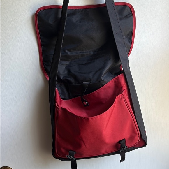 Kenneth Cole Reaction Red and Black Messenger Bag - Picture 4 of 12